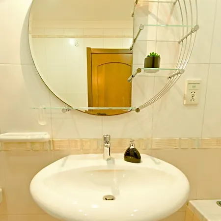 Ros - Charming 3 Bedroom Maisonette Apartamento *