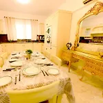 Διαμέρισμα Ros - Charming 3 Bedroom Maisonette *