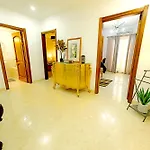 Ros - Charming 3 Bedroom Maisonette *