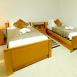 Ros - Charming 3 Bedroom Maisonette