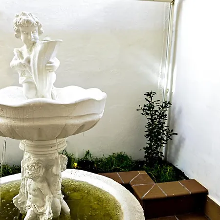 Ros - Charming 3 Bedroom Maisonette Apartament