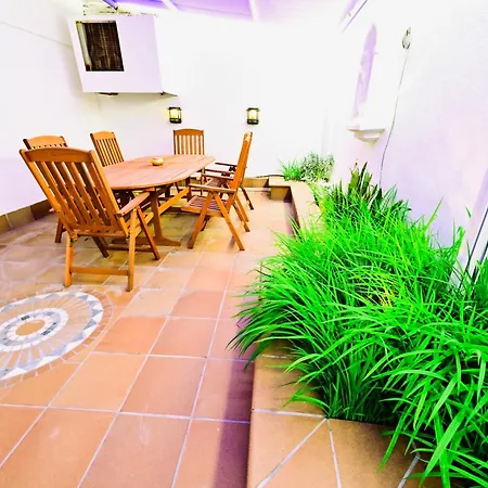 Ros - Charming 3 Bedroom Maisonette 아파트 *