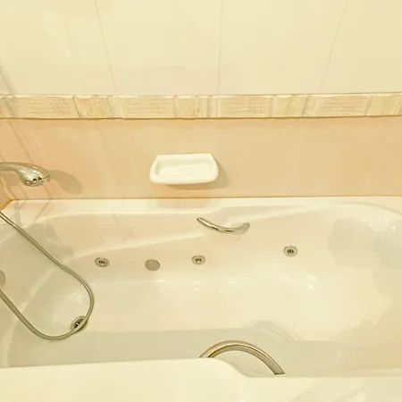 Ros - Charming 3 Bedroom Maisonette