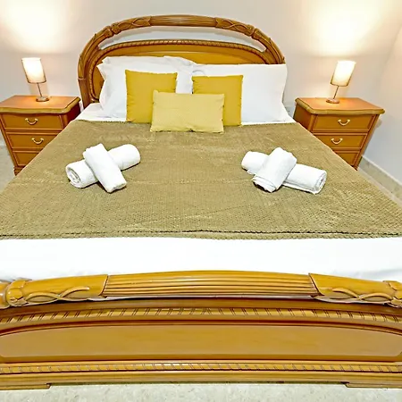 Ros - Charming 3 Bedroom Maisonette Apartament