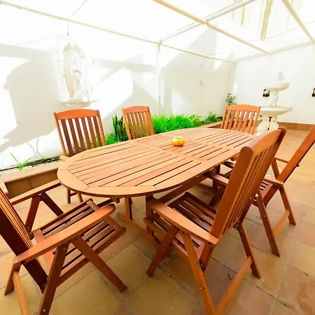 Ros - Charming 3 Bedroom Maisonette Apartament *