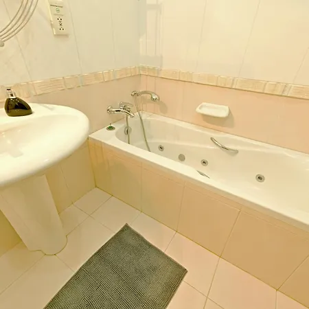 Ros - Charming 3 Bedroom Maisonette * Balzan