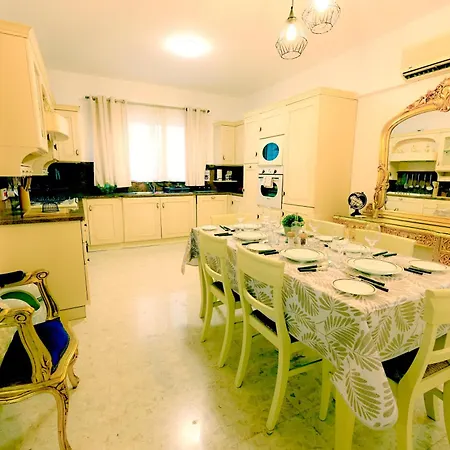 Ros - Charming 3 Bedroom Maisonette