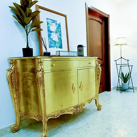 Ros - Charming 3 Bedroom Maisonette Lägenhet *