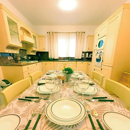 Lägenhet Ros - Charming 3 Bedroom Maisonette