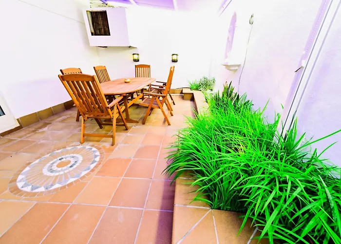 Ros - Charming 3 Bedroom Maisonette 公寓 *