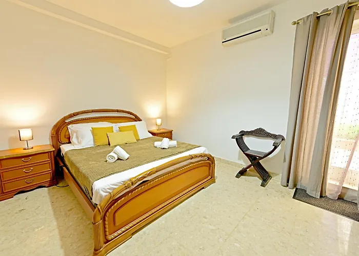 Ros - Charming 3 Bedroom Maisonette Balzan