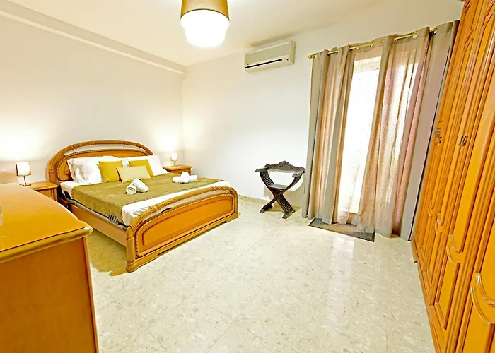 Ros - Charming 3 Bedroom Maisonette 公寓