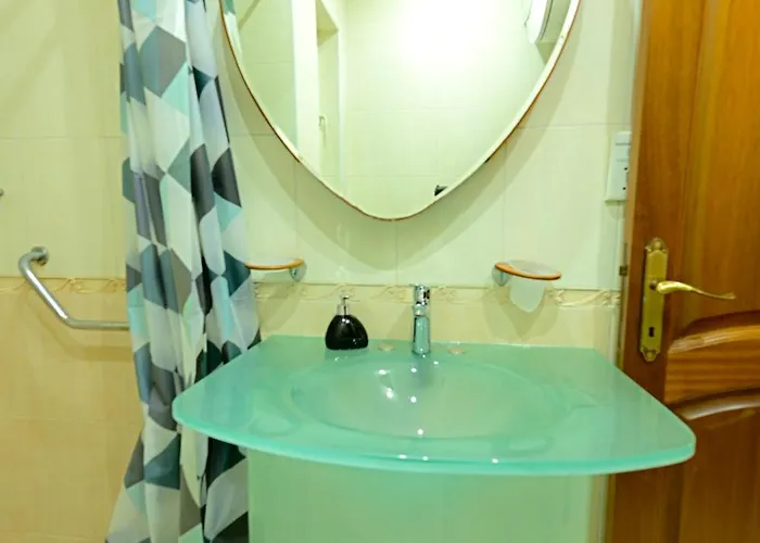 Ros - Charming 3 Bedroom Maisonette Appartamento *