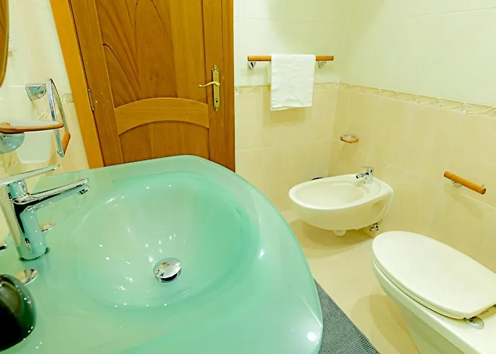 Ros - Charming 3 Bedroom Maisonette *