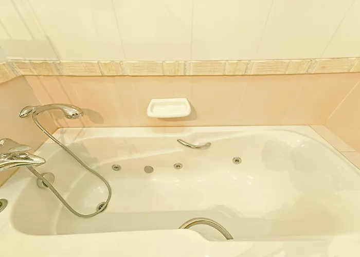 Ros - Charming 3 Bedroom Maisonette