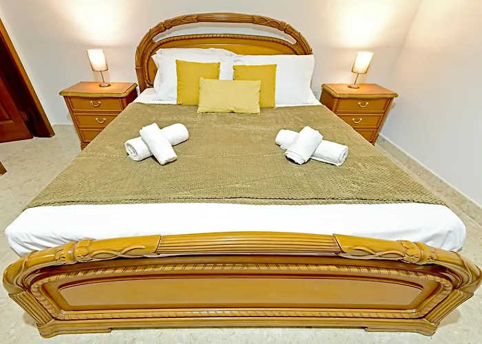 Ros - Charming 3 Bedroom Maisonette Appartamento