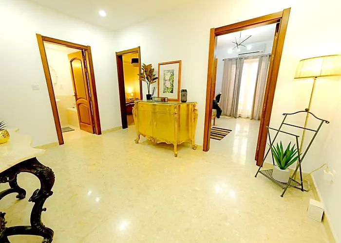 Ros - Charming 3 Bedroom Maisonette *