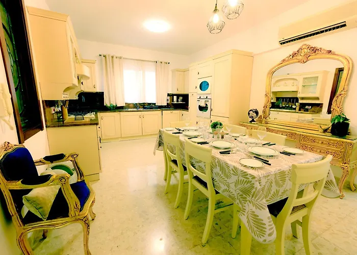 Ros - Charming 3 Bedroom Maisonette