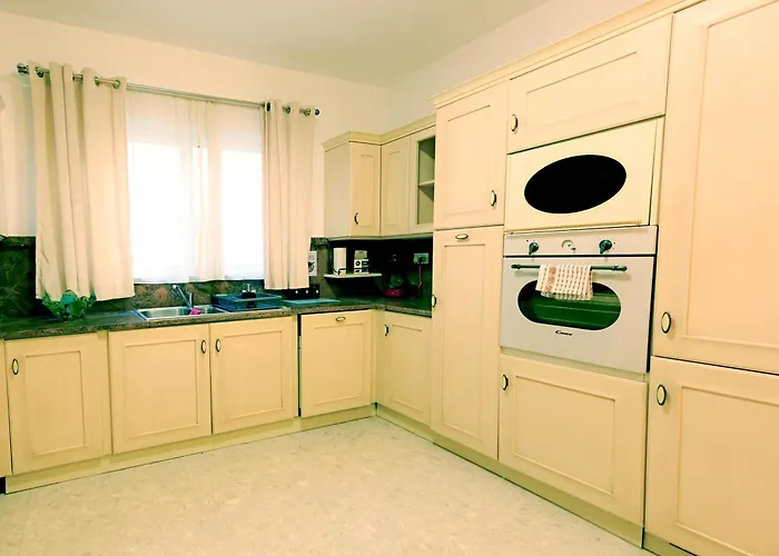 Ros - Charming 3 Bedroom Maisonette * Balzan