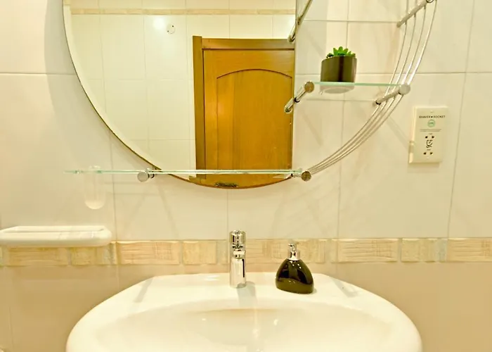 Ros - Charming 3 Bedroom Maisonette Appartamento *