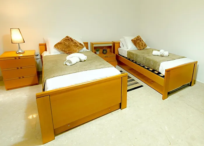 Ros - Charming 3 Bedroom Maisonette