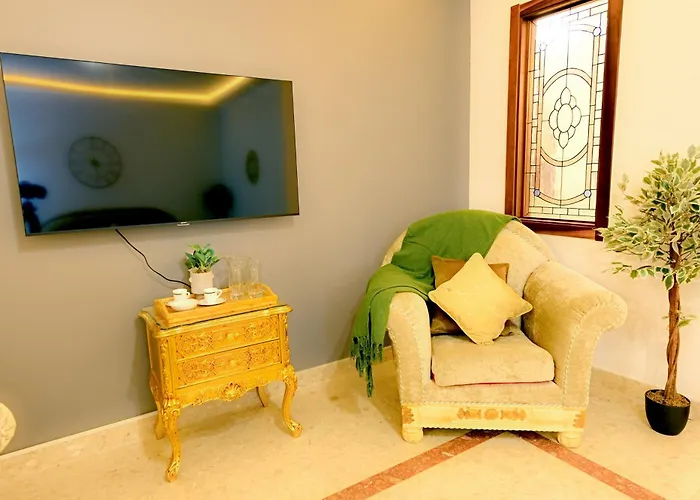 Ros - Charming 3 Bedroom Maisonette 公寓 *